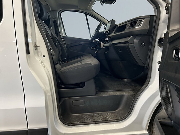 Renault Trafic 10 of 21