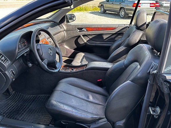 Mercedes-Benz CLK230 4 of 5