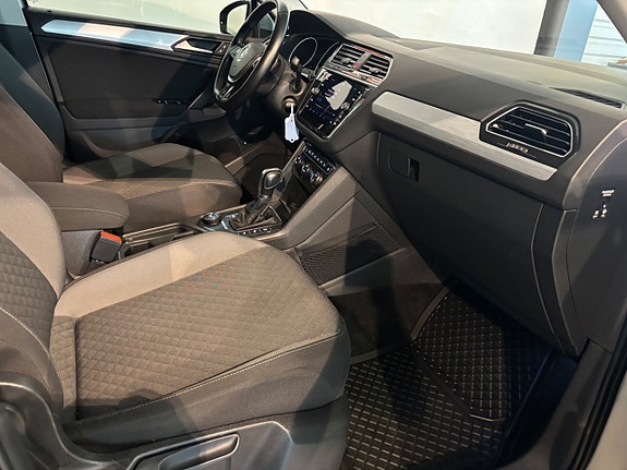 Volkswagen Tiguan 8 of 12