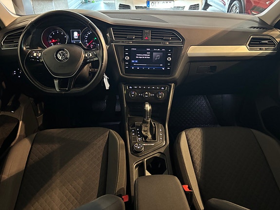 Volkswagen Tiguan 6 of 12