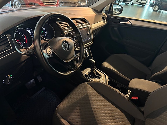 Volkswagen Tiguan 5 of 12