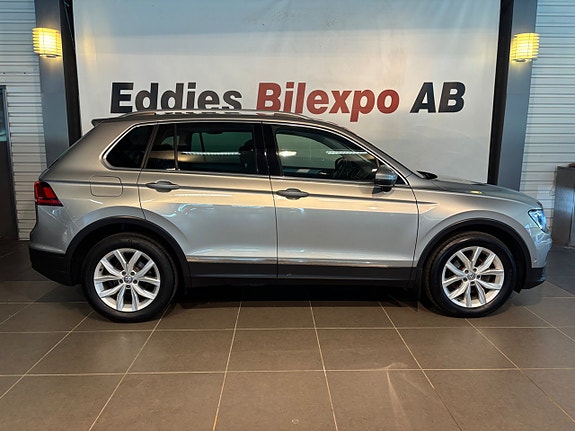 Volkswagen Tiguan 3 of 12