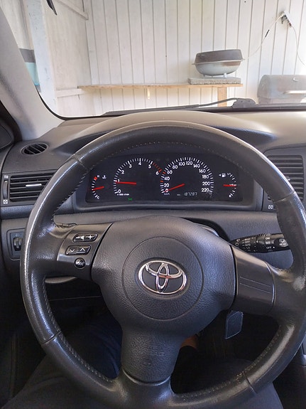 Toyota Corolla 2 of 5