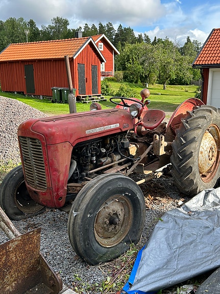 Massey Ferguson FE-35 2 of 5