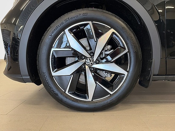 Volkswagen ID.4 GTX 8 of 12