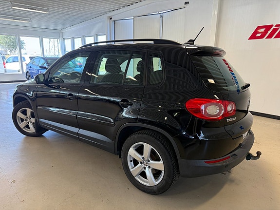 Volkswagen Tiguan 2 of 15