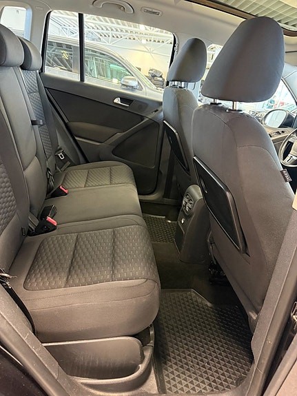 Volkswagen Tiguan 10 of 15
