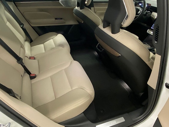 Volvo ES90 15 of 20