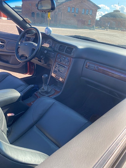 Volvo C70 4 of 5