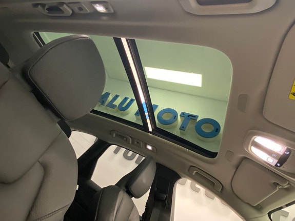 Volvo XC60 4 of 5