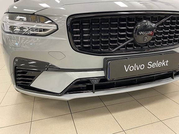 Volvo V90 2 of 5