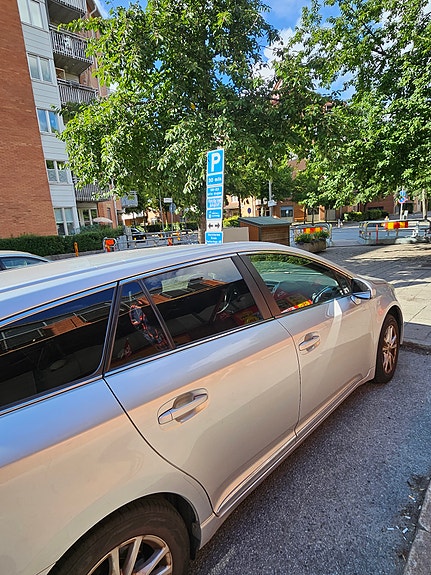 Toyota Avensis 2 of 4