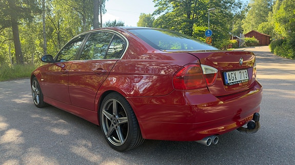 BMW 330xd 3 of 5