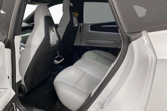 Polestar 4 12 of 15
