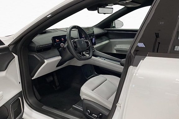 Polestar 4 11 of 15