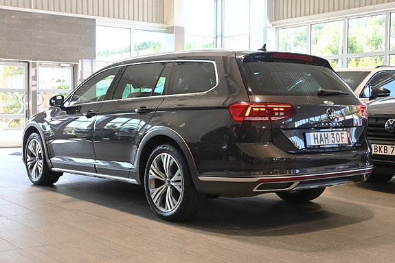 Volkswagen Passat Alltrack 3 of 24