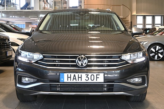Volkswagen Passat Alltrack 5 of 24