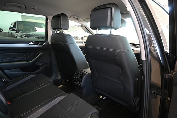Volkswagen Passat Alltrack 12 of 24
