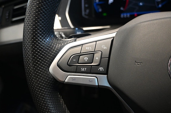 Volkswagen Passat Alltrack 18 of 24