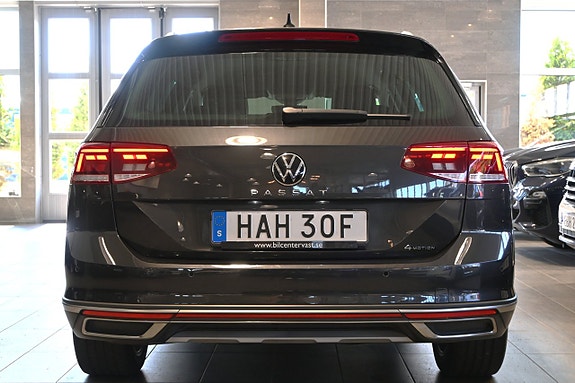Volkswagen Passat Alltrack 4 of 24