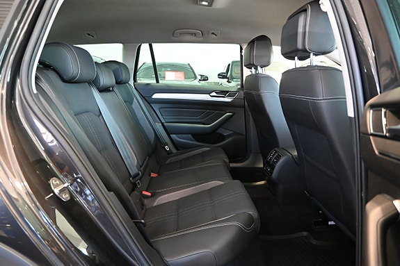 Volkswagen Passat Alltrack 13 of 24
