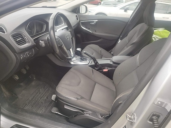 Volvo V40 Cross Country 3 of 3