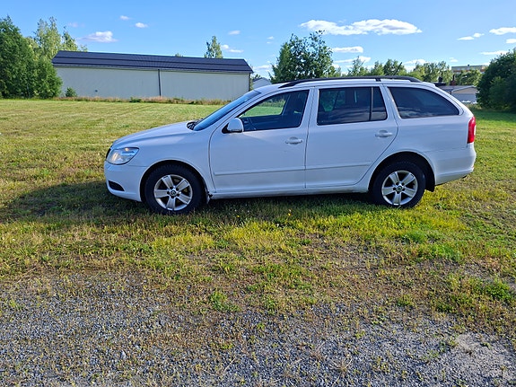 Skoda Octavia 2 of 5