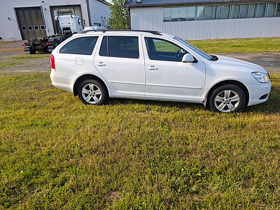 Skoda Octavia 3 of 5