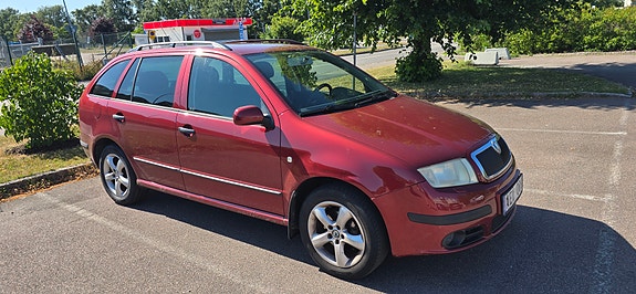 Skoda Fabia 2 of 5