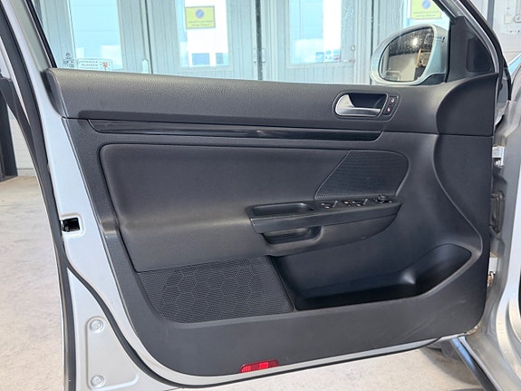Volkswagen Golf VI 13 of 15
