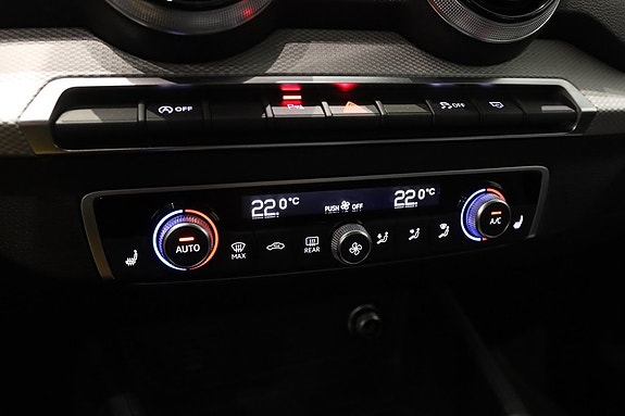 Audi Q2 17 of 19