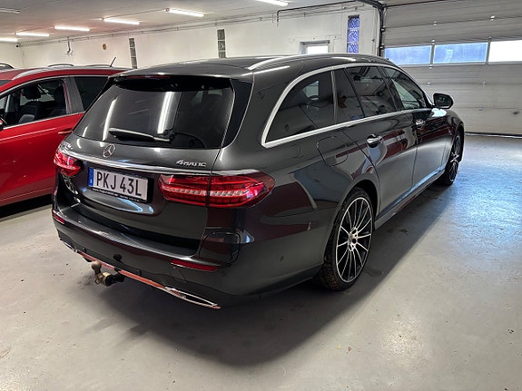 Mercedes-Benz E300 3 of 5