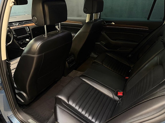 Volkswagen Passat Alltrack 17 of 23