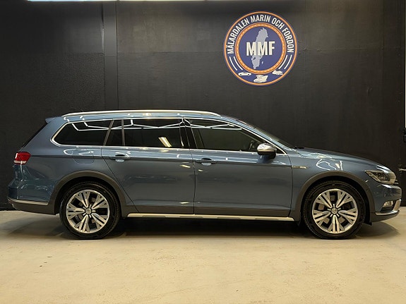 Volkswagen Passat Alltrack 2 of 23