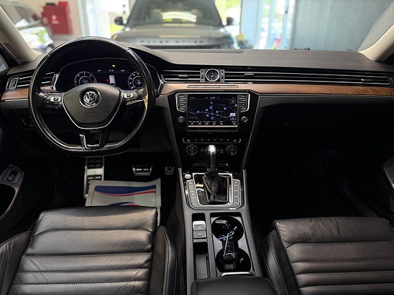 Volkswagen Passat Alltrack 8 of 23