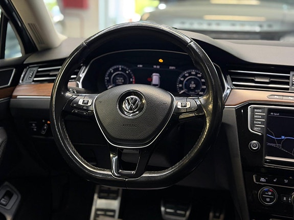 Volkswagen Passat Alltrack 9 of 23