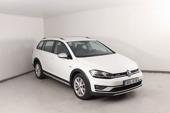 Volkswagen Golf Alltrack 3 of 5