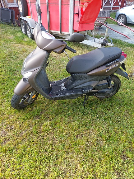 Yamaha Neos 4 2 of 5