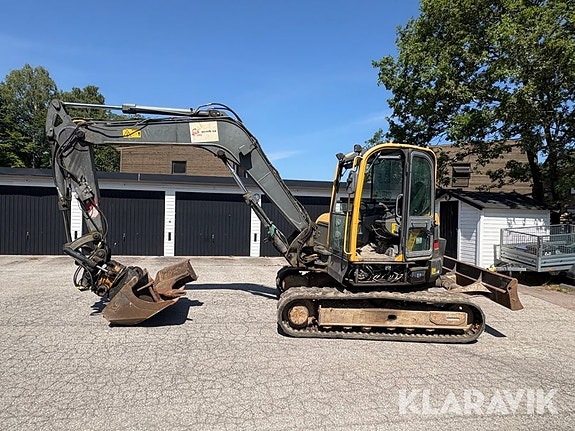 Grävmaskin Volvo ECR88Plus med skopa och reds 2 of 5