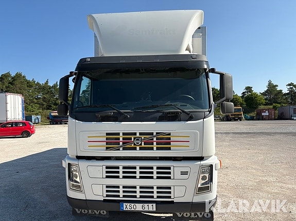 Kylbil Volvo FM9 med bakgavellyft 2 of 5