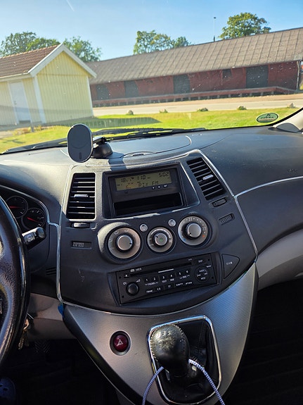Mitsubishi Grandis 7 of 8
