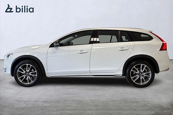 Volvo V60 Cross Country 3 of 5