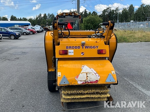Hjullastare LM Trac 586 med sopmaskin, vikplo 4 of 5