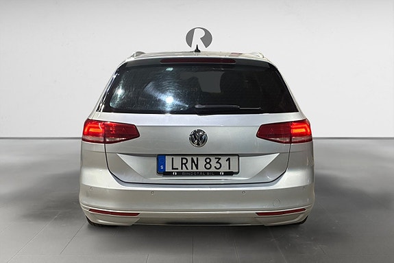 Volkswagen Passat 6 of 17