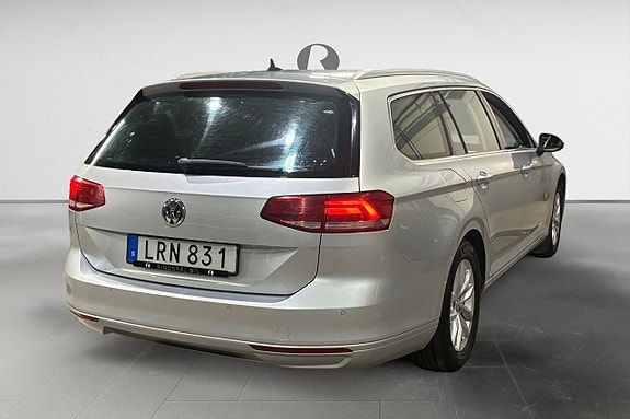 Volkswagen Passat 7 of 17