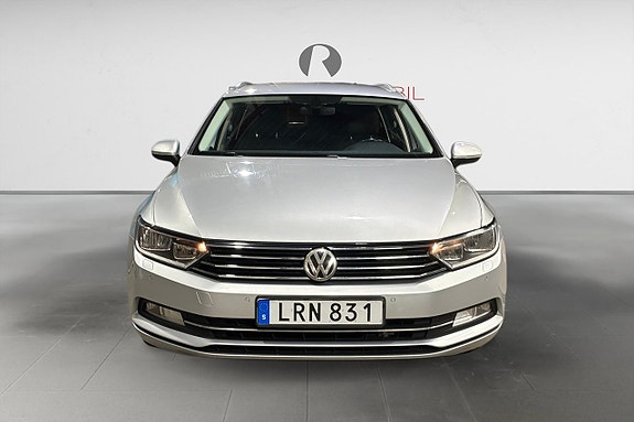 Volkswagen Passat 10 of 17