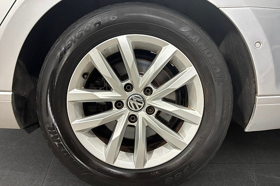 Volkswagen Passat 16 of 17