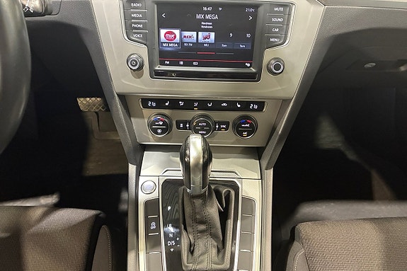 Volkswagen Passat 12 of 17