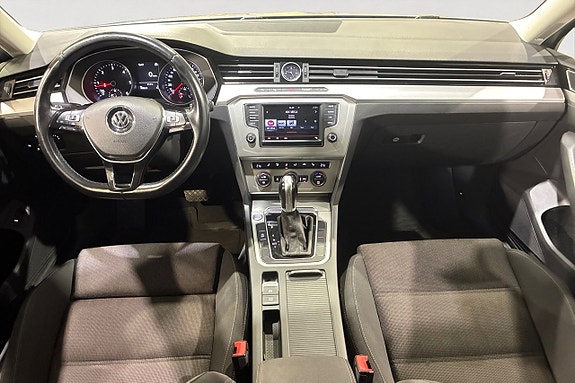 Volkswagen Passat 11 of 17