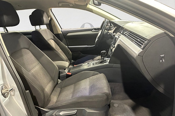 Volkswagen Passat 15 of 17